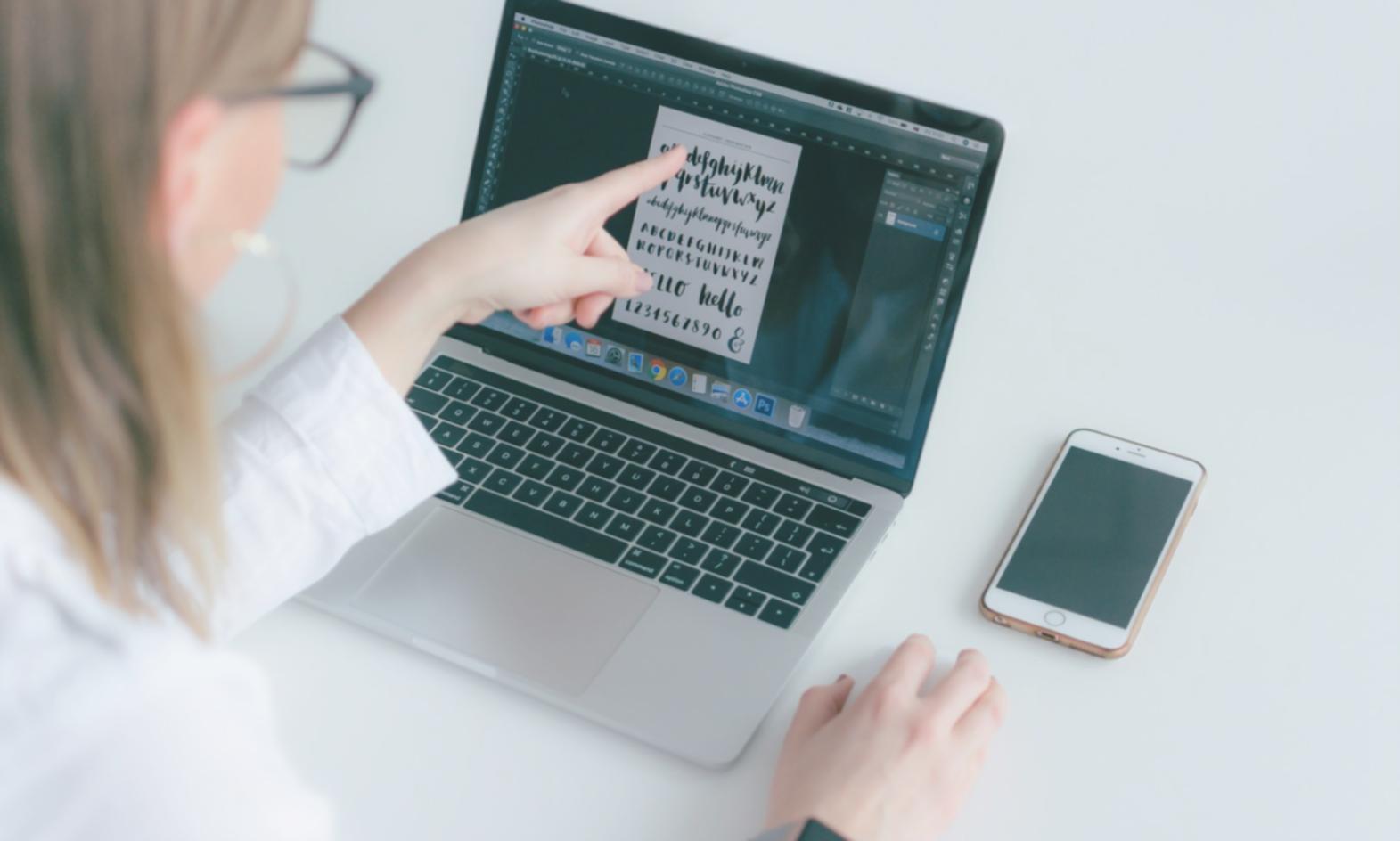 Análisis de datos financieros en pantallas modernas